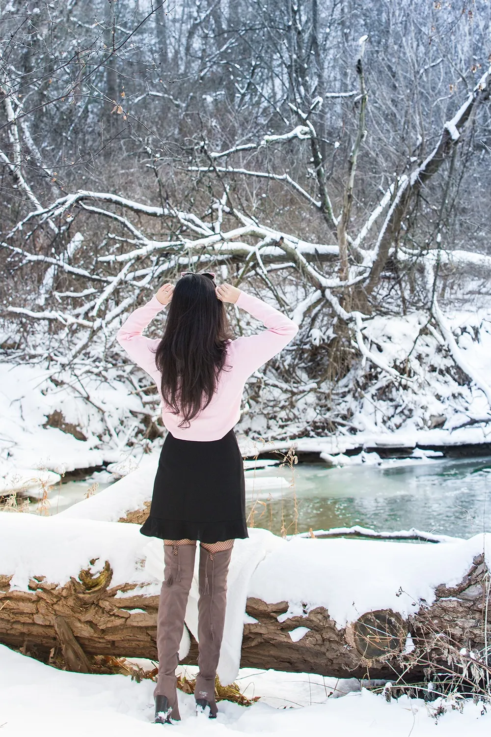 Cute frilly skirt date night outfit