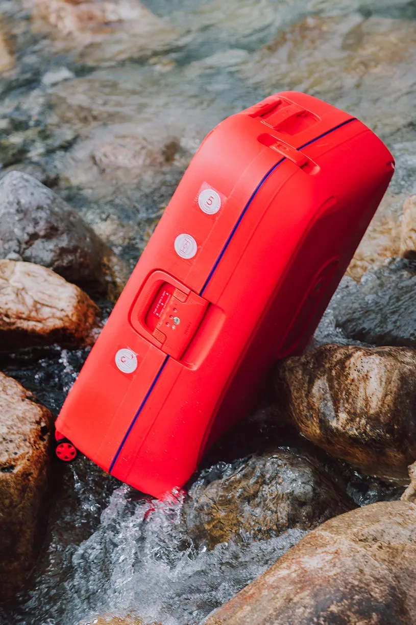 The strong build of the Moncey suitcase