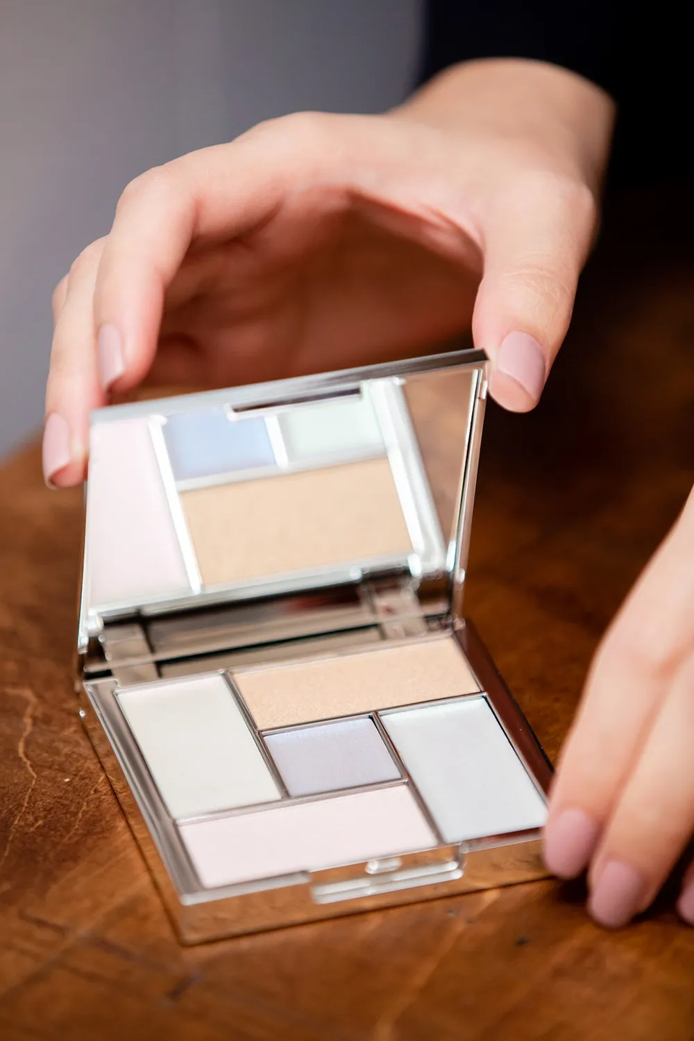 Holographic highlighter palette shades